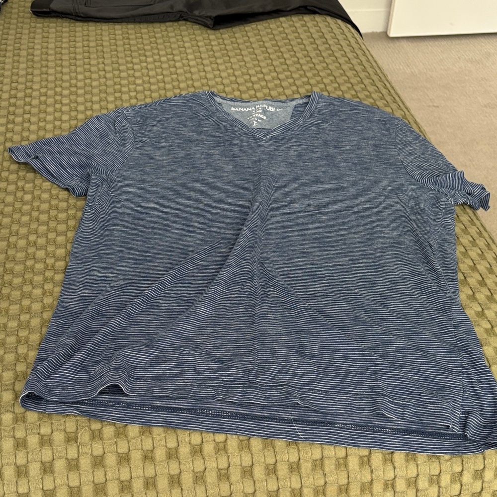 Banana Republic Men's Heathered Blue Tee